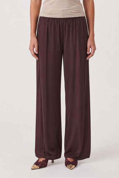 
model wearing Jensen Loose Pant posing Front View