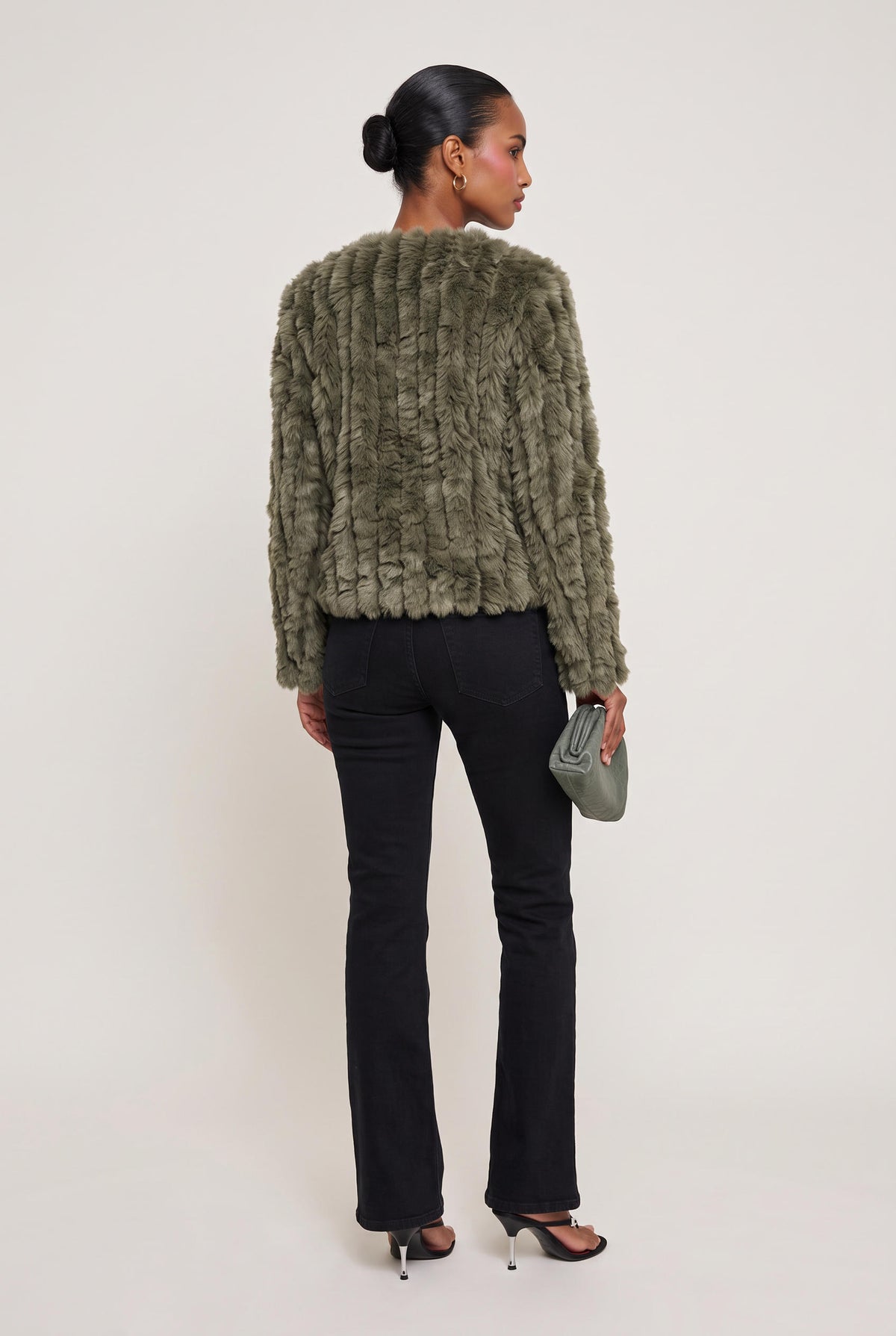 [MOSS] model wearing Rosa Jacket posing back View