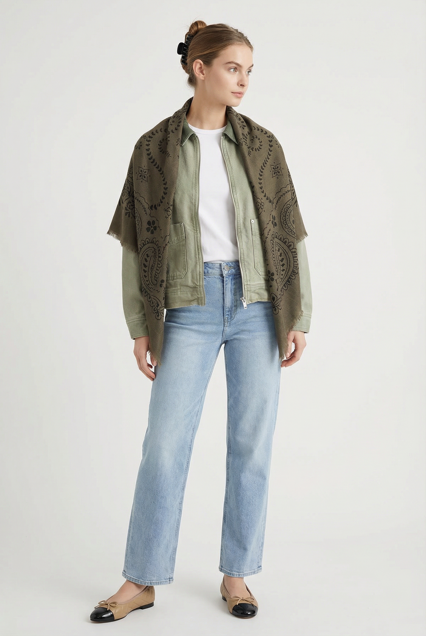 
KHAKI