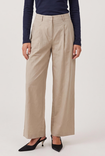 
model wearing Wide Leg Pant posing Front View