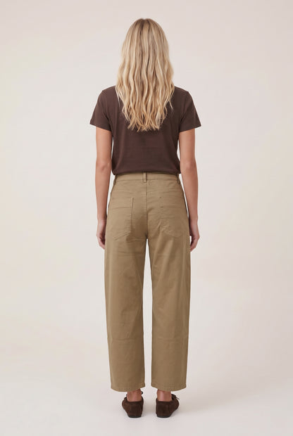 
model wearing AVIV TWILL BARREL PANTS posing Back View