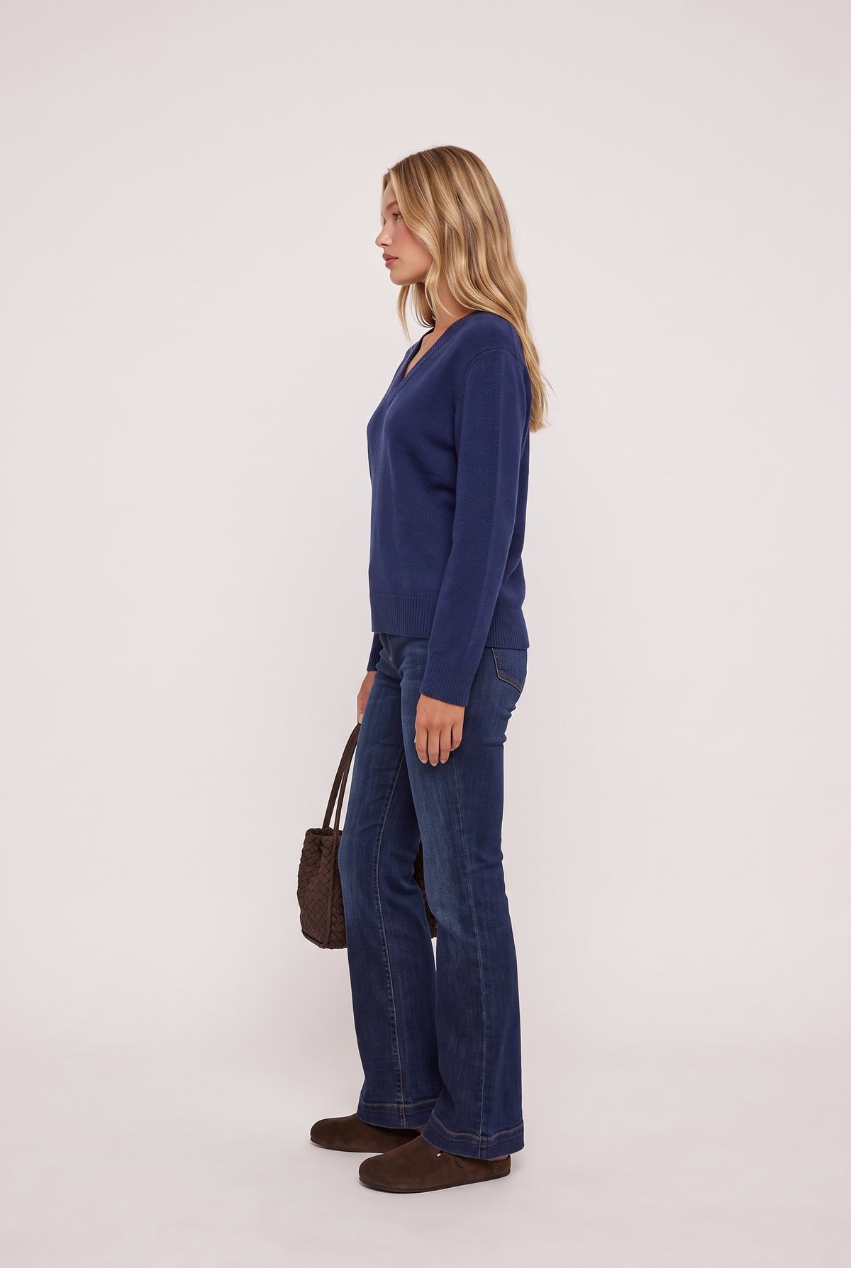 [NAVY] model wearing Classic 100% Cashmere V Neck posing Side View