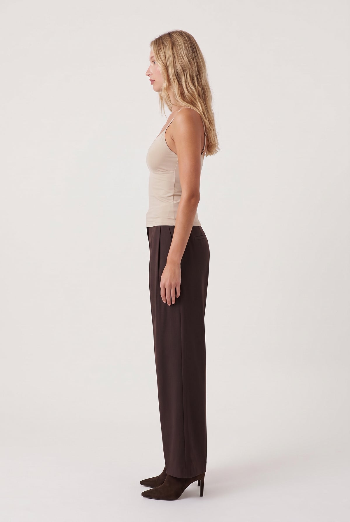 [PEARL] model wearing Luxe Smooth Essential Tank posing Side View