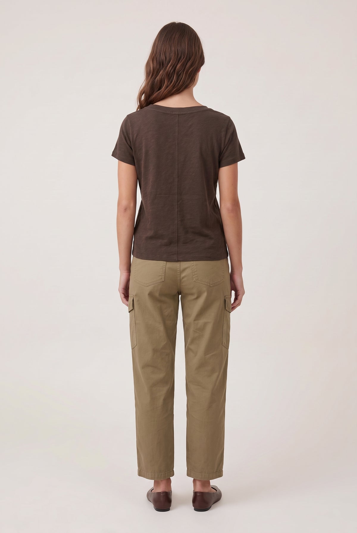 [COCOA] model wearing Nomad V-neck Tee posing Back View