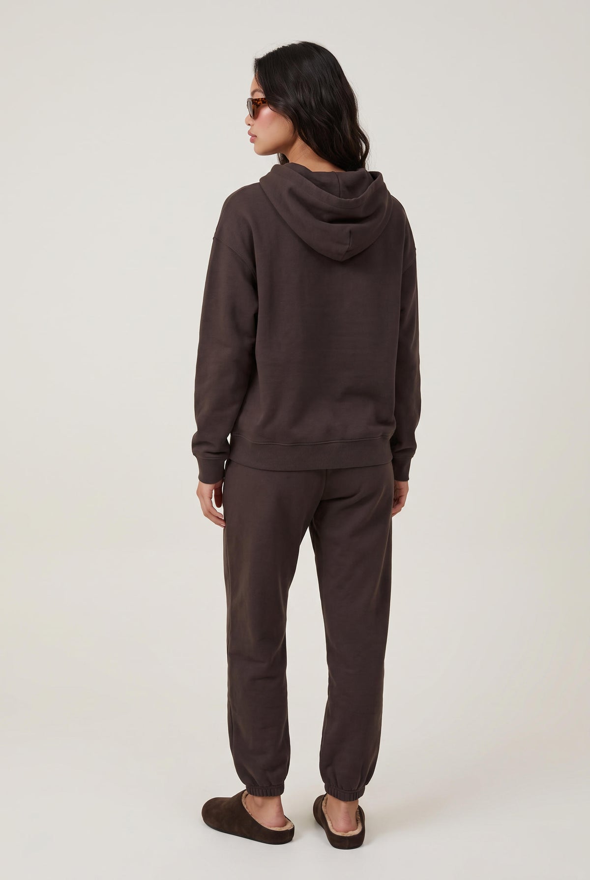[COCOBEAN] model wearing Uptown Jogger posing Front View