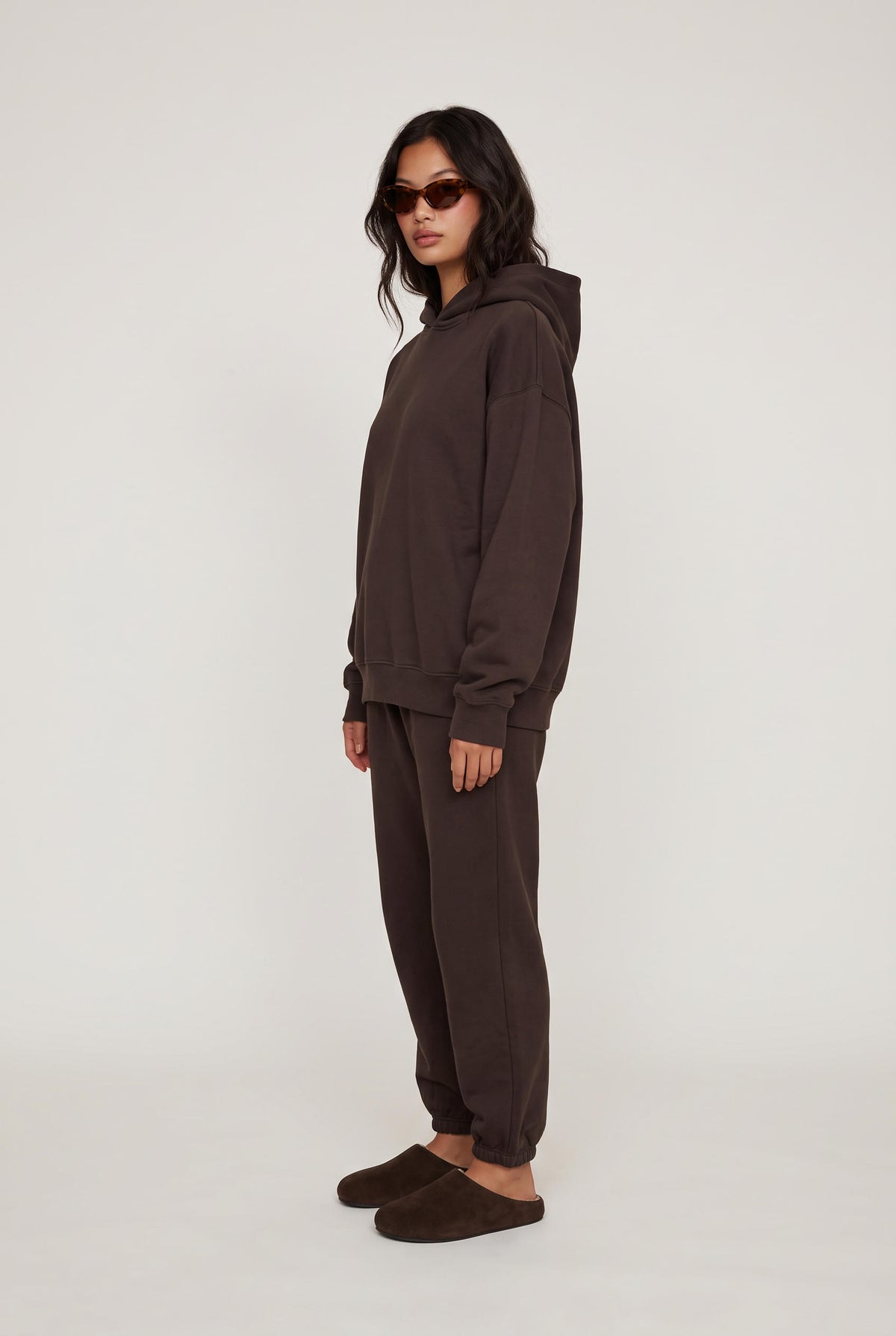 [COCOBEAN] model wearing Uptown Jogger posing Front View